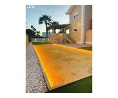 IMPRESIONANTE VILLA