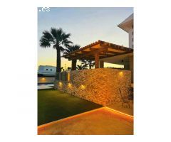 IMPRESIONANTE VILLA