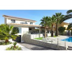 IMPRESIONANTE VILLA