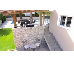 IMPRESIONANTE VILLA