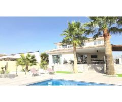 IMPRESIONANTE VILLA