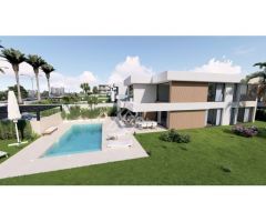 Encantadora Villa Independiente de Estilo Andaluz en El Rosario, Marbella