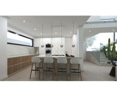 Encantadora Villa Independiente de Estilo Andaluz en El Rosario, Marbella
