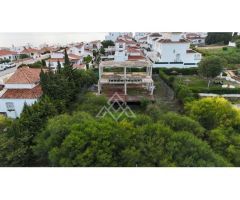 Encantadora Villa Independiente de Estilo Andaluz en El Rosario, Marbella