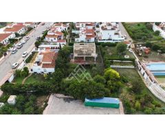Encantadora Villa Independiente de Estilo Andaluz en El Rosario, Marbella