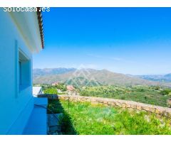 FANTÁSTICA VILLA EN ALBIR CON EXCELENTE VISTA