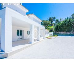 FANTÁSTICA VILLA EN ALBIR CON EXCELENTE VISTA