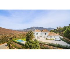 FANTÁSTICA VILLA EN ALBIR CON EXCELENTE VISTA
