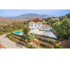 FANTÁSTICA VILLA EN ALBIR CON EXCELENTE VISTA