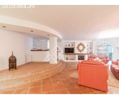 FANTÁSTICA VILLA EN ALBIR CON EXCELENTE VISTA