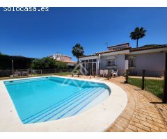 Encantador Chalet Cerca de la Playa de La Barrosa
