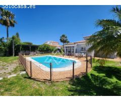 Encantador Chalet Cerca de la Playa de La Barrosa