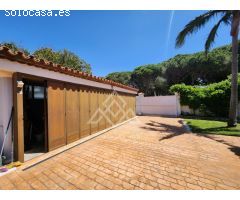 Encantador Chalet Cerca de la Playa de La Barrosa