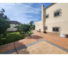 Villa de Ensueño para Golfistas con Vistas Panorámicas en Puerto del Almendro,