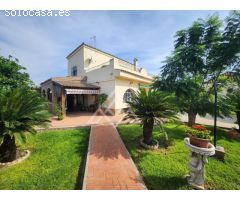 Villa de Ensueño para Golfistas con Vistas Panorámicas en Puerto del Almendro,