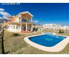 Villa de Ensueño para Golfistas con Vistas Panorámicas en Puerto del Almendro,