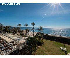 Villa de Ensueño para Golfistas con Vistas Panorámicas en Puerto del Almendro,