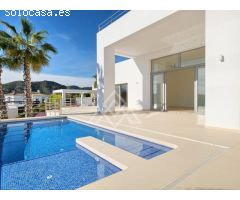 Villa de Ensueño para Golfistas con Vistas Panorámicas en Puerto del Almendro,