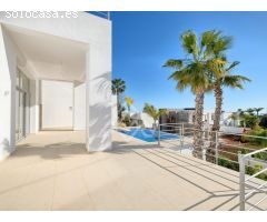 Villa de Ensueño para Golfistas con Vistas Panorámicas en Puerto del Almendro,