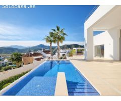 Villa de Ensueño para Golfistas con Vistas Panorámicas en Puerto del Almendro,