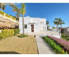 Villa de Ensueño para Golfistas con Vistas Panorámicas en Puerto del Almendro,