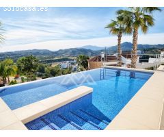Villa de Ensueño para Golfistas con Vistas Panorámicas en Puerto del Almendro,