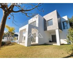 Villa de Ensueño para Golfistas con Vistas Panorámicas en Puerto del Almendro,