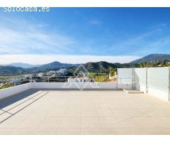 Villa de Ensueño para Golfistas con Vistas Panorámicas en Puerto del Almendro,