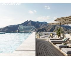 Impresionante Ático Dúplex con Piscina Privada y Vistas Panorámicas en La