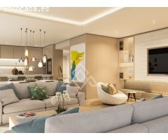 Impresionante Ático Dúplex con Piscina Privada y Vistas Panorámicas en La