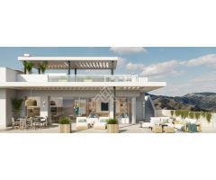 Impresionante Ático Dúplex con Piscina Privada y Vistas Panorámicas en La