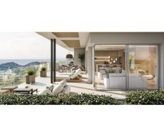 Impresionante Ático Dúplex con Piscina Privada y Vistas Panorámicas en La