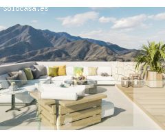 Impresionante Ático Dúplex con Piscina Privada y Vistas Panorámicas en La