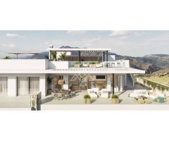 Impresionante Ático Dúplex con Piscina Privada y Vistas Panorámicas en La