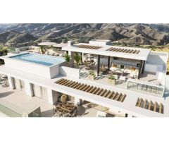 Impresionante Ático Dúplex con Piscina Privada y Vistas Panorámicas en La