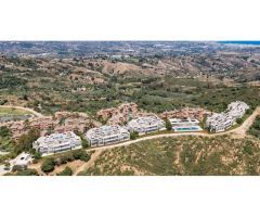 Impresionante Ático Dúplex con Piscina Privada y Vistas Panorámicas en La