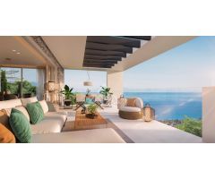 Impresionante Ático Dúplex con Piscina Privada y Vistas Panorámicas en La