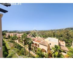 Espectacular ático dúplex con vistas panorámicas al mar en El Paraíso, Estepona