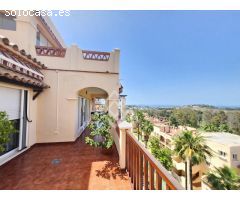 Espectacular ático dúplex con vistas panorámicas al mar en El Paraíso, Estepona