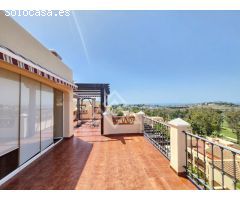 Espectacular ático dúplex con vistas panorámicas al mar en El Paraíso, Estepona