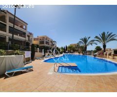 Espectacular ático dúplex con vistas panorámicas al mar en El Paraíso, Estepona