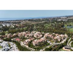 Espectacular ático dúplex con vistas panorámicas al mar en El Paraíso, Estepona