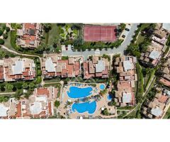 Espectacular ático dúplex con vistas panorámicas al mar en El Paraíso, Estepona
