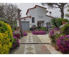 A PROP DE BLANES - GRAN CASA AMB JARDÍ I PISCINA EN PARCEL·LA PLANA DE 1.800m²