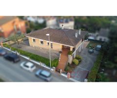 MAGNÍFICA CASA AMB VISTES DENSOMNI A MONTJUÏC