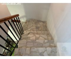 Casa adosada de dos plantas en Cortes y Graena - Lista para entrar a vivir