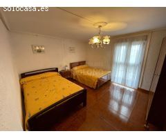 Chalet en Urbanización con piscina.
