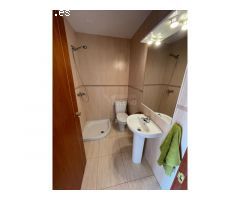 Chalet junto a las piscinas municipales con dormitorio en planta baja