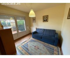 Chalet junto a las piscinas municipales con dormitorio en planta baja