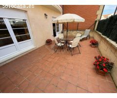 Chalet junto a las piscinas municipales con dormitorio en planta baja